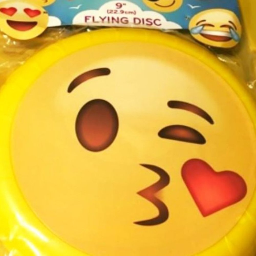 NEW EMOJI FLYING DISC FRISBEE 9" FLYER DOG TOY